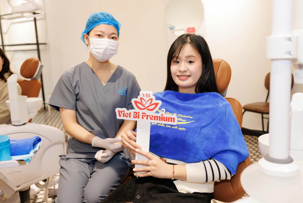 Experienced dental implant specialist at Viet Bi Dental Vietnam